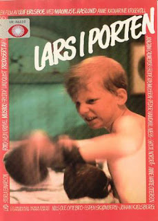 Lars i porten / On the Threshold. 1984.