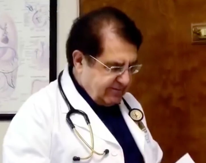Este doctor le abrió el estómago hace 5 meses. Cuando la Este doctor le abrió el estómago hace 5 meses. Cuando la