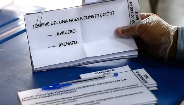 Chilenos deciden en las urnas si reforman su constitución