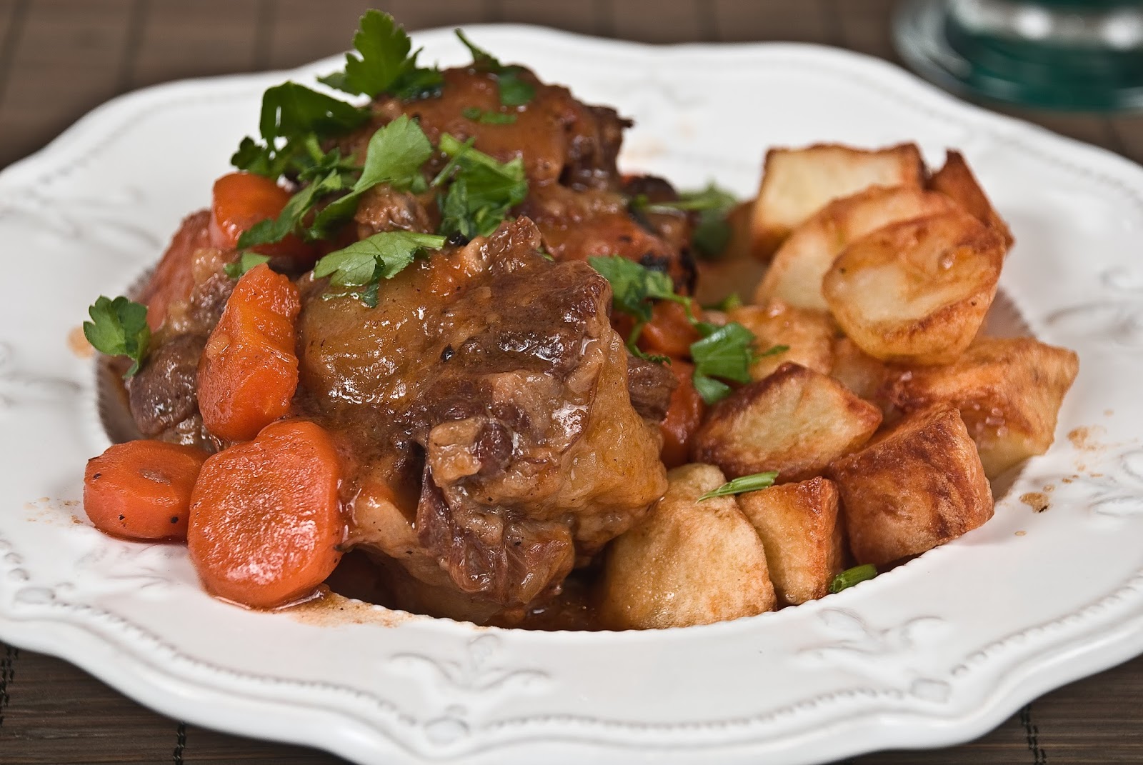 Rabo de toro estofado en olla express | Sabroso y Gustoso