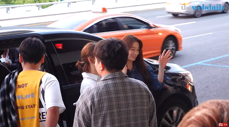 데뷔 첫 공항사진 뜬 걸그룹 | 인스티즈