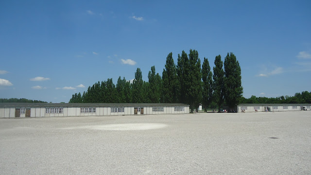 Campo de Concentração Dachau - a área comum e os barracões Campo de Concentração Dachau - barracões