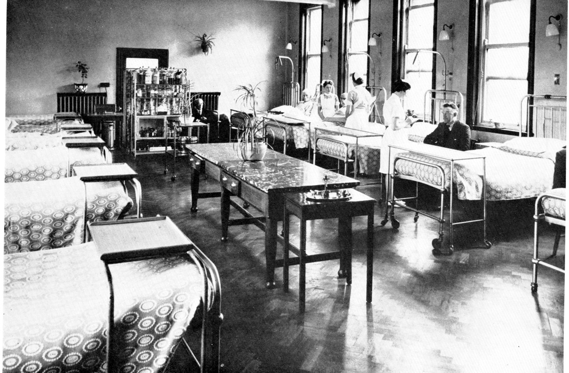 З госпиталь. Госпиталь 19 века Англия. Психиатрическая больница 1950. Палата английской больницы 1940.