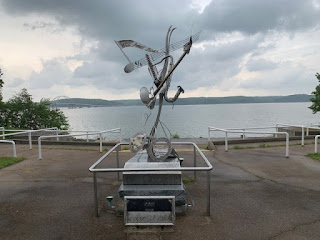 AD LIBITUM statue Kenlake State Park