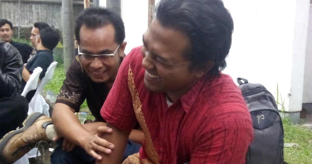 Contoh Dialog Bahasa Sunda dengan Teman Akrab - Wisata Bandung