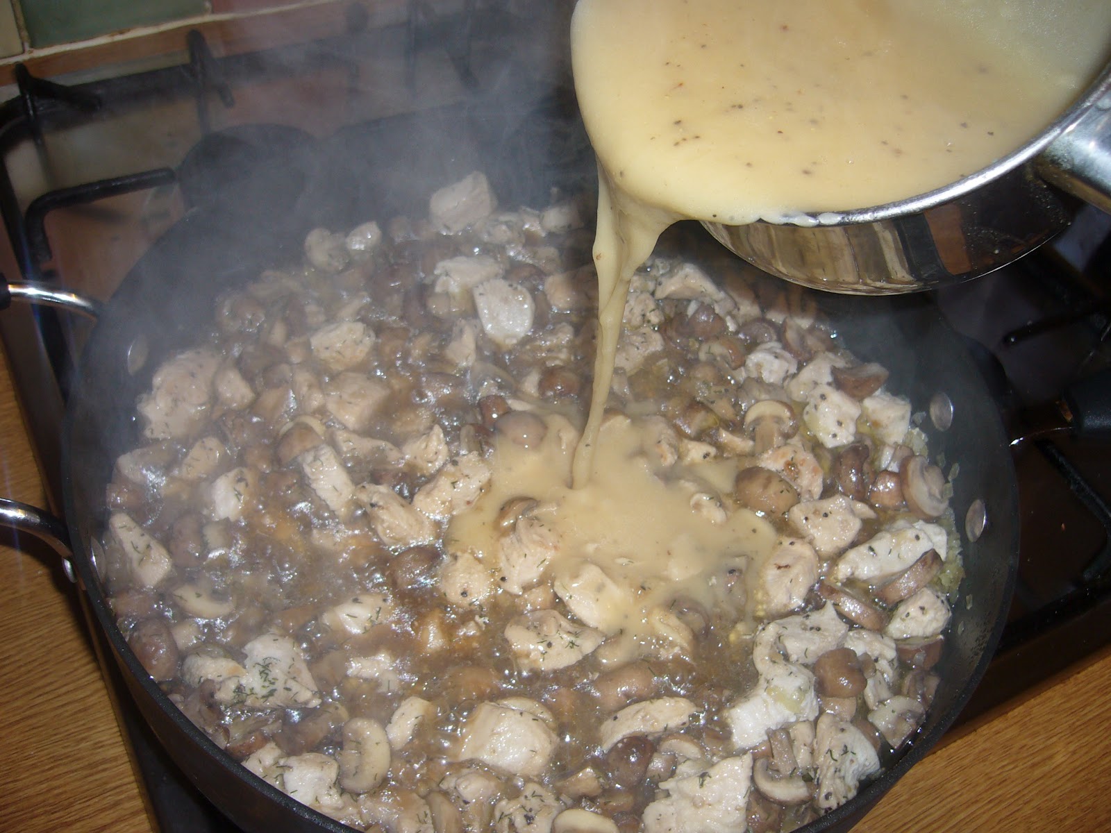 Quick Meal Recipes: Chicken with Cream and Mushrooms Sauce