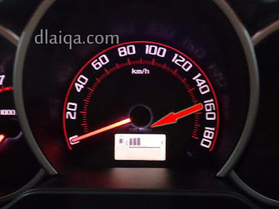 posisi letak pintu bahan bakar bisa dilihat pada panel speedometer
