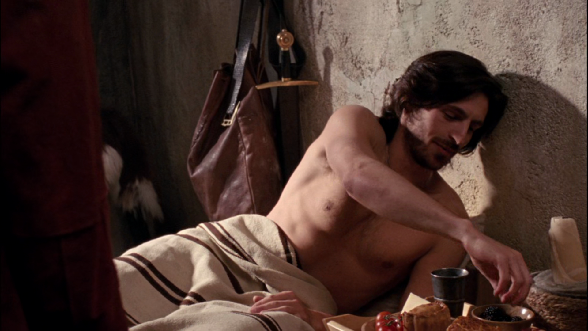 Eoin Macken shirtless in Merlin 3-04 "Gwaine" .