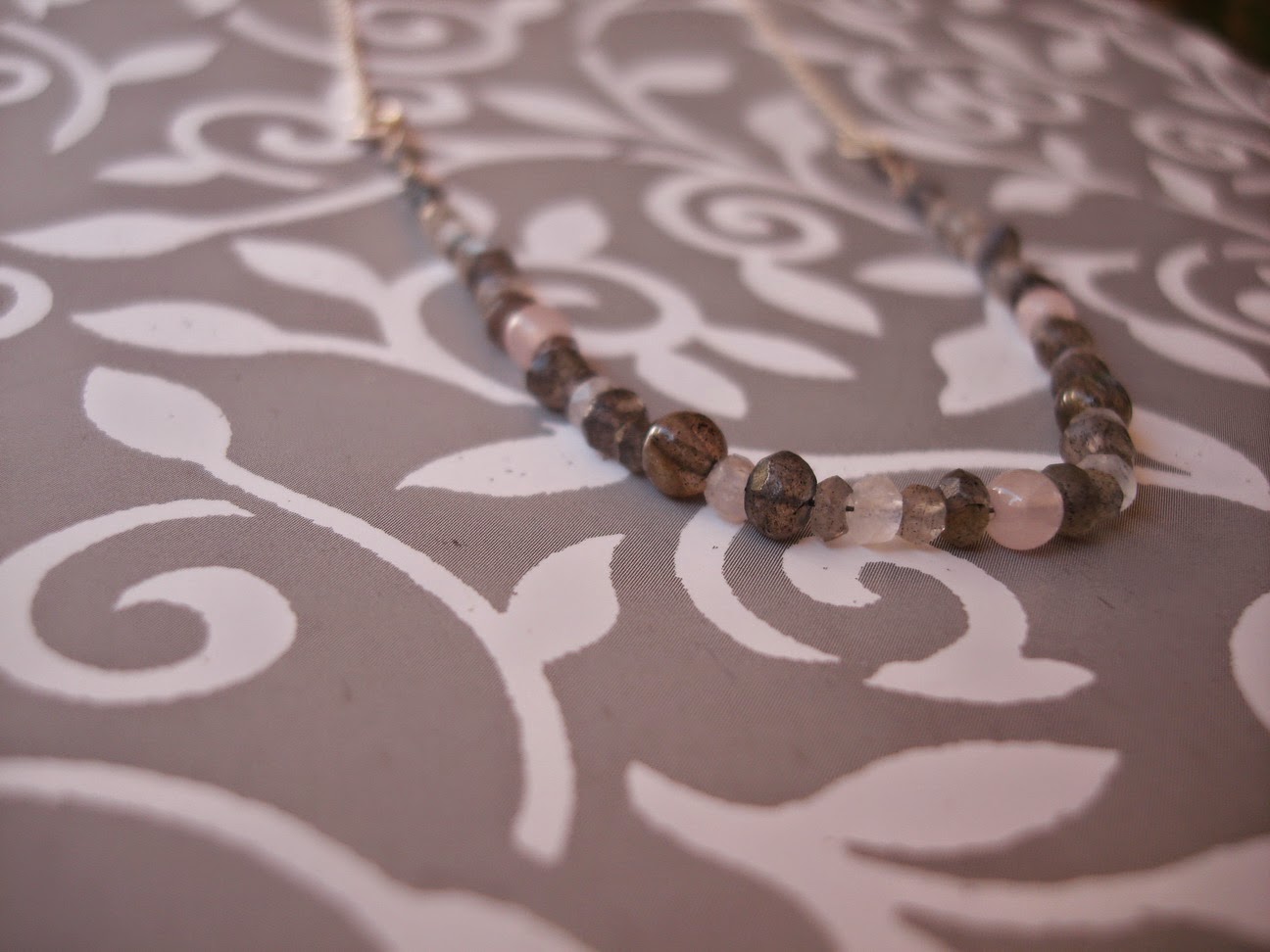 inominos How to turn a bracelet into a necklace )