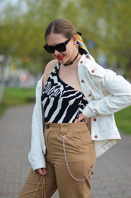 Streetstyle модные сочетания сшитых штанов карго летом Streetstyle: модные сочетания сшитых штанов карго летом