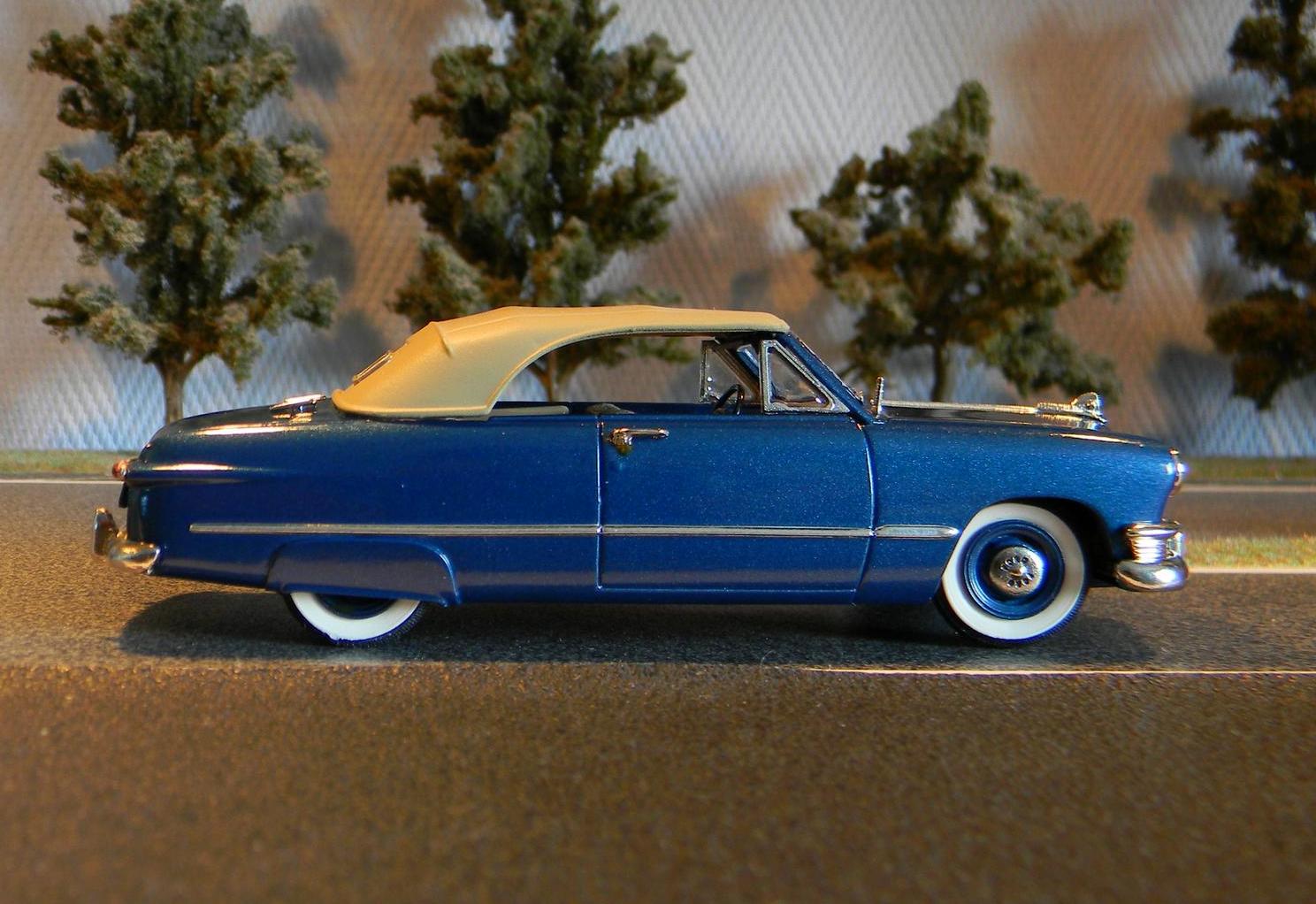 Voitures américaines 1/3: Motor City USA MC-7 Chevrolet Bel Air 2 door