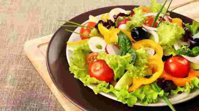 Cara Membuat Salad Buah Sendiri - Ada banyak varian salad yang hadir di mana menjadikan sayur dan buah sebagai komponen pendukung utamanya. Tentu agar tidak membosankan, Anda bisa menambahkan bahan pendukung asal sehat, segar, tidak mengandung bahan pengawet atau pemanis buatan, dan mudah didapat.    Cara Membuat Salad Buah Sendiri yang Segar, Enak, dan Mudah   Bahan:  Apel segar 200 g, kupas kulitnya lalu potong dadu Melon segar 200 g, kupas kulitnya lalu potong dadu Semangka 1 buah, kupas kulitnya lalu potong dadu Mangga segar 200 g, kupas kulitnya lalu potong dadu Pepaya segar 1 buah, kupas kulitnya lalu potong dadu Anggur segar 200 g, belah jadi dua dan buang bijinya Stroberi segar 20 g, belah jadi empat Mayonaise 150 mlKeju parut Kental manis vanila 1 kaleng Jeruk nipis (optional)      Cara membuat:  Setelah semua buah sudah dipotong-potong, masukkan dalam kulkas agar menjadi lebih segar dan dingin. Setelah itu campurkan buah-buahan dalam satu wadah. Campur mayonaise, kental manis, dan air perasan jeruk nipis bila suka. Keluarkan buah-buahan dari kulkas. Tuang saus salad. Taburi parutan keju sesuai dengan selera Anda. Pada salad buah yang Anda buat sendiri, Anda bisa mengkreasikan isinya sesuai dengan buah kesukaan Anda. Bisa juga Anda tambahkan jelly dan nata de coco dalam salad Anda. Selain salad buah, kreasi salah lainnya adalah salad sayur.
