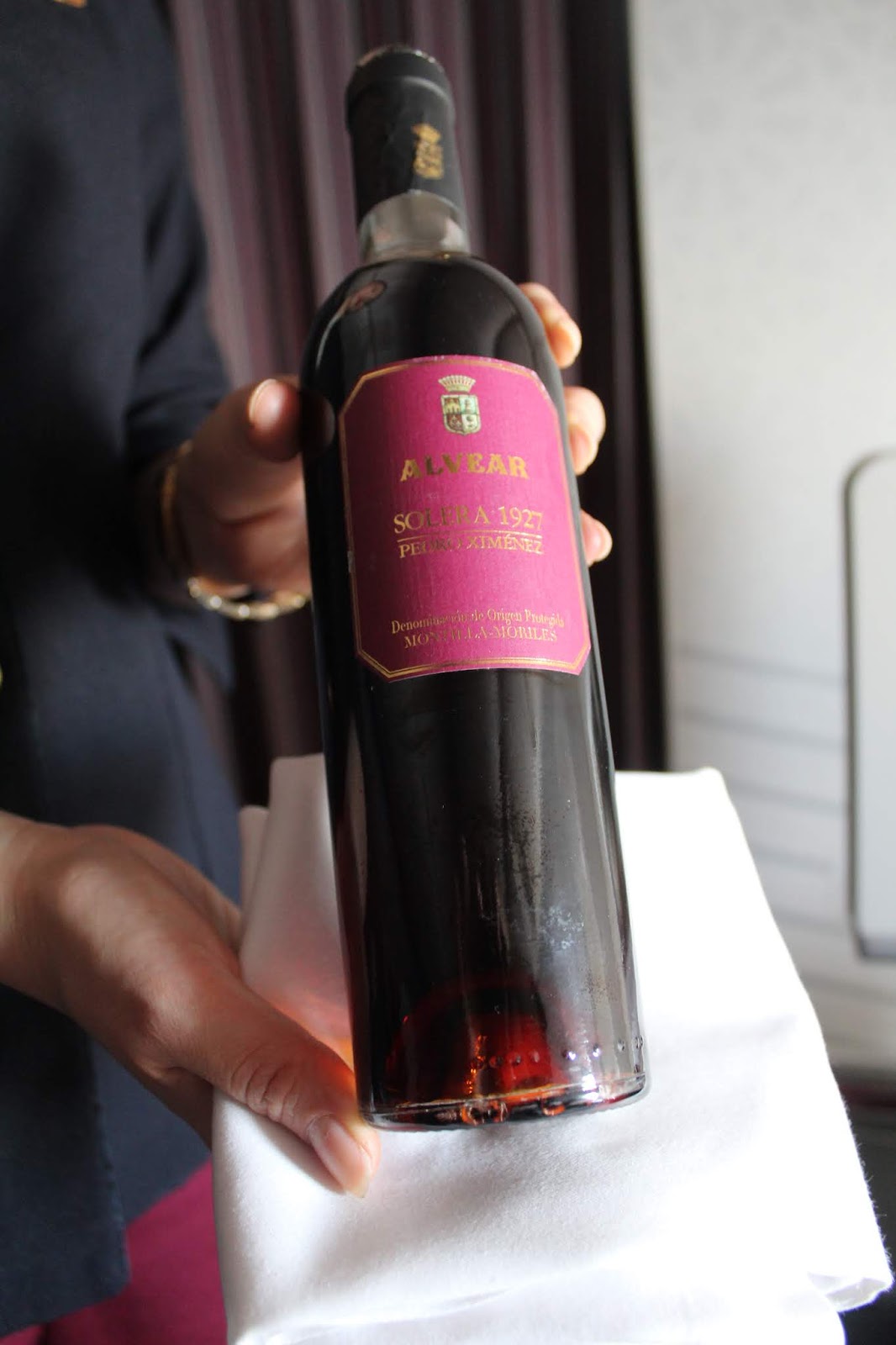 Champagne and Wine Service Review on Qatar Airways Business Class 777