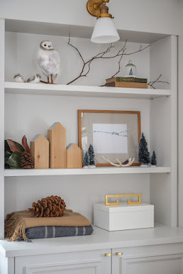 indoor Christmas decoration ideas, Christmas bookcase decor, Christmas bookcase decorating ideas