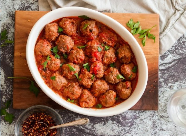 Paleo Italian Meatballs with Creamy Tomato Sauce #whole30 #keto