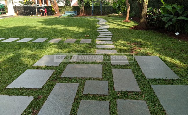 Pasti Lebih Nyaman dengan Batu Pijakan di Taman - JUAL BATU ALAM