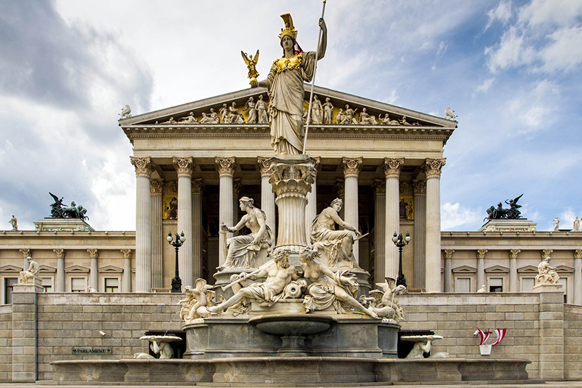 Parlamentsgebäude mit dem Pallas Athene Brunnen Parlamentsgebäude mit dem Pallas Athene Brunnen