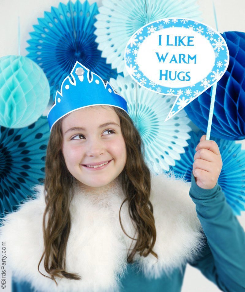 DIY Frozen Inspired Party Photo Booth - decor ideas to set this quick and simple photo with printable props for a Frozen birthday party or winter celebration! | BirdsParty.com