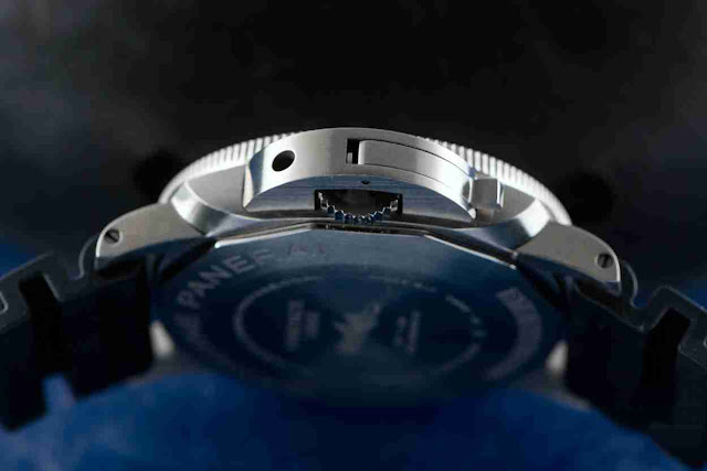 Buying Guide of Replica Panerai Submersible BMG-Tech Blue Titanium Watch 3