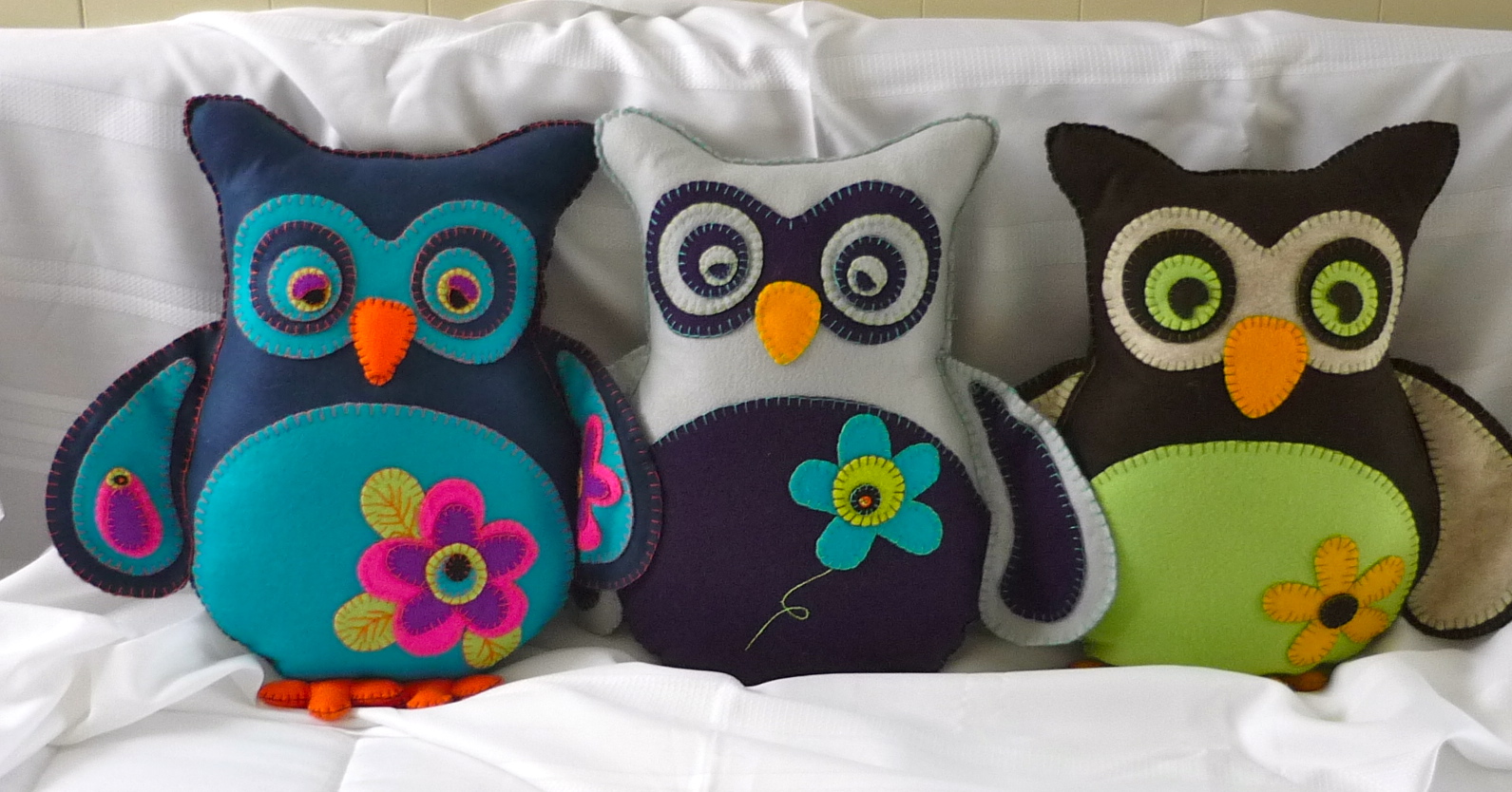g.a.s. art OWLS PILLOWS