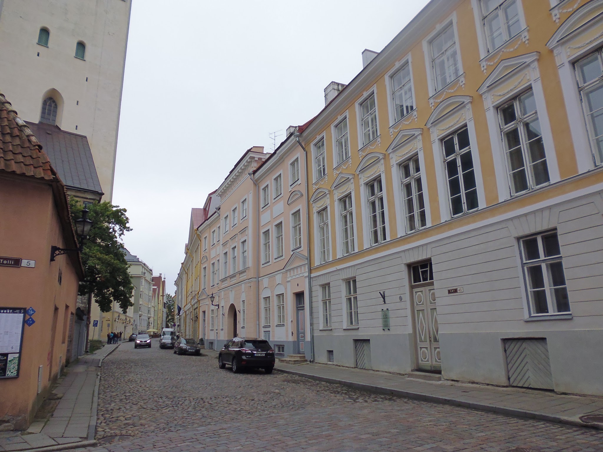 Calle Lai o calle ancha, una de las calles principales de Tallinn (@mibaulviajero)