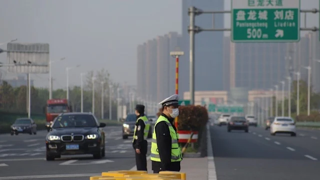 Wuhan recibe 620.000 pasajeros el primer día de reapertura