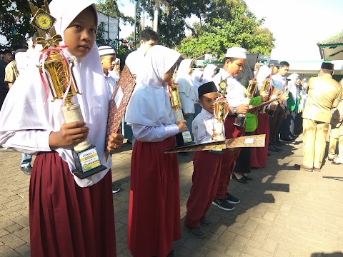 Multazam kelas 6B juara 3 matematika terintergrasi dalam Kompetensi Sains Madrasah (KSM) Tingkat Kota Semarang 2019