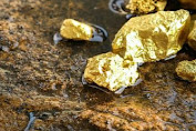 Fenomena Butiran Emas Ditemukan Warga Dipantai Ini, Bupati Minta Hati-hati