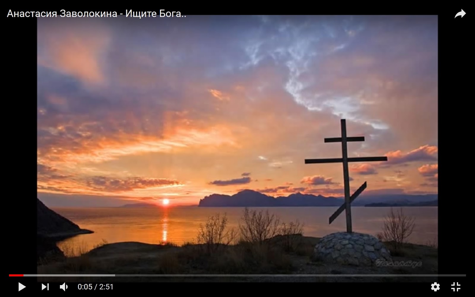 одинокий крест. песня на холму невысоком стоит крест одиночка. закат и крест на холме. крест господень голгофа. фон креста в поле.