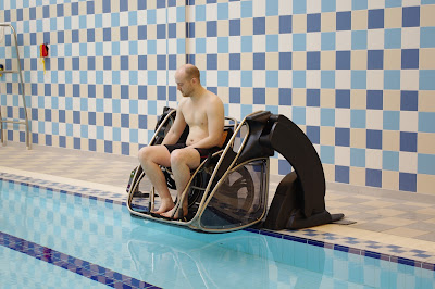 The poolpod can be used with a wheelchair or by standing on the platform.