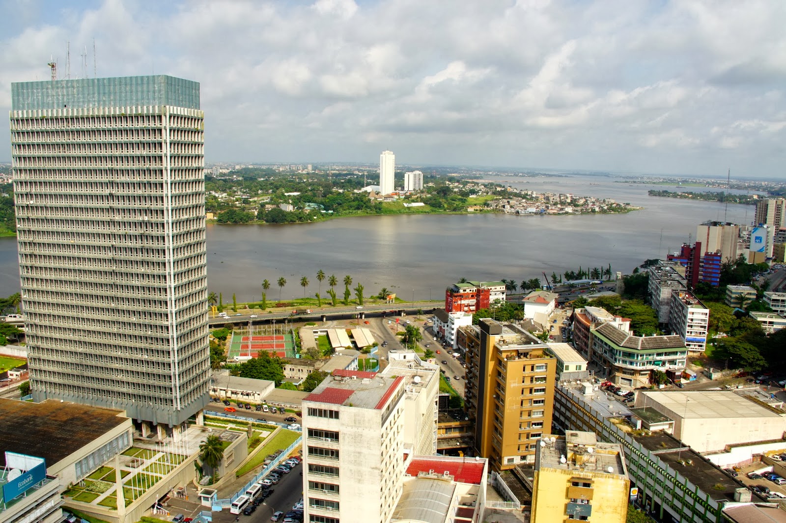 18 mois au pays des éléphants ABIDJAN, PHOTOS PRISES DU HAUT D'UNE