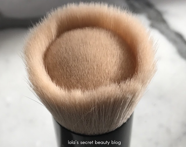 lola's secret beauty blog bareMinerals Beautiful Finish Foundation Brush