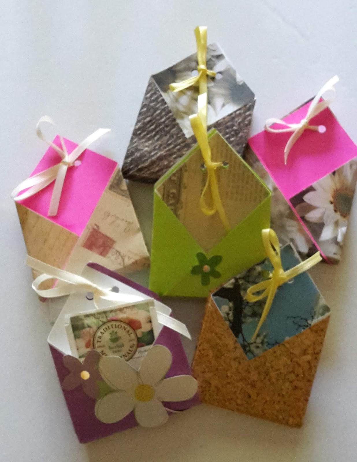 Daisies and Buttercups Tea Bag Holder Gift