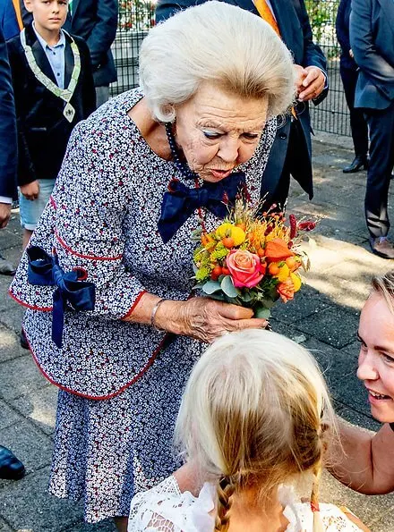 Princess Beatrix attended the national campaign day of the 'Zwaluwen Jeugd Actie' at SV Football Club