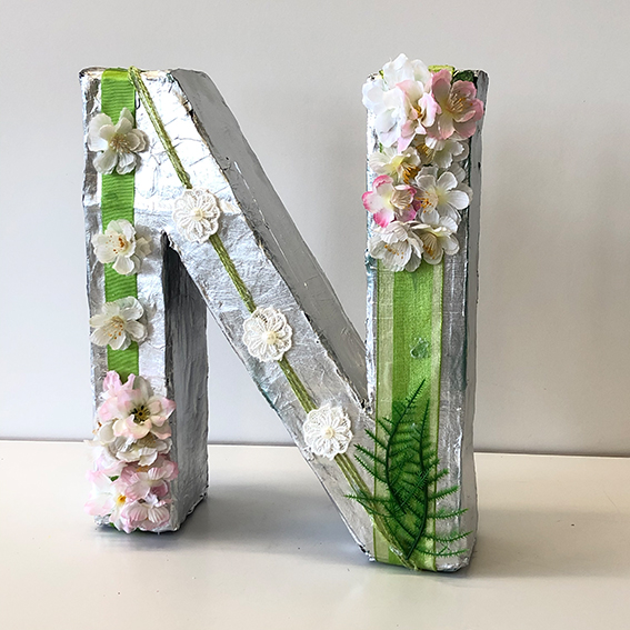 Kunst im Schulhaus Rosenau: Gestalte deinen Buchstaben