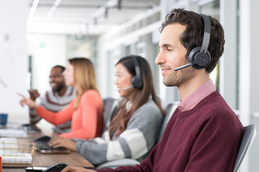 Why Should Professionals Use Wireless Headset in Office?