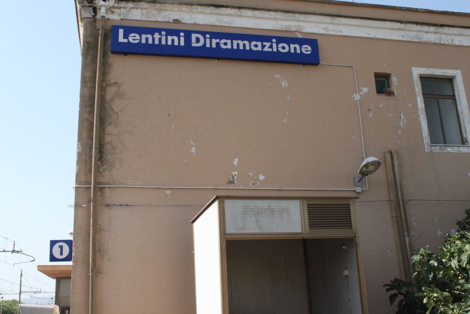 Stazione Valsavoia Lentini; 143 anni di storia sconosciuta.