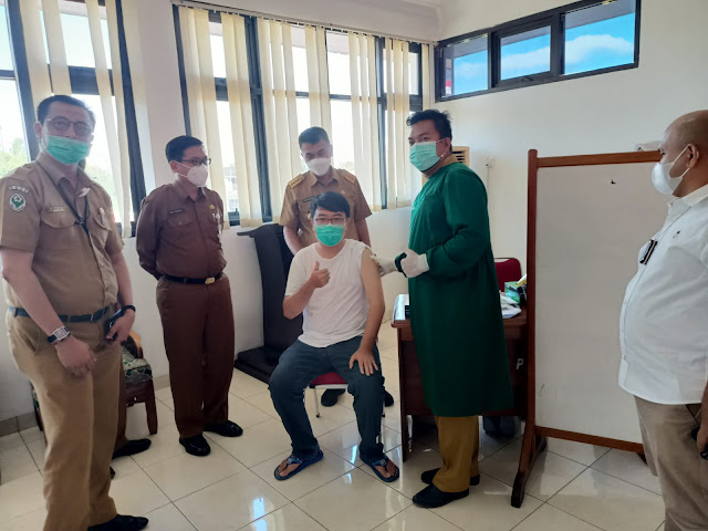 Bupati Natuna Menghadiri Vaksinasi Covid-19 Dosis ke-III Booster Bagi Nakes Bupati Natuna Menghadiri Vaksinasi Covid-19 Dosis ke-III Booster Bagi Nakes