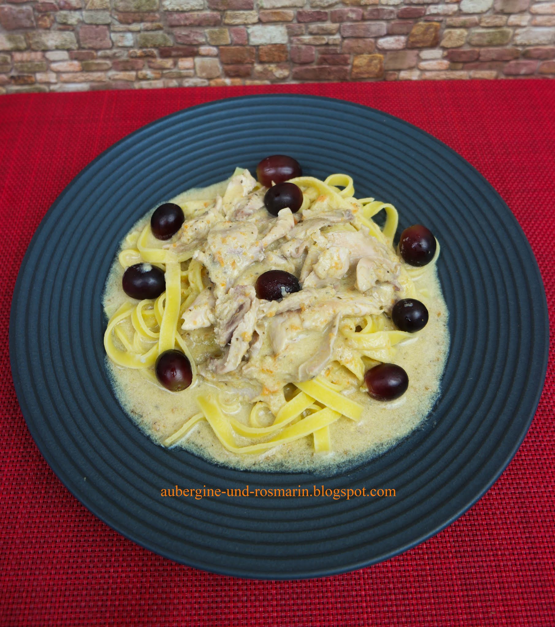 Genuss - immer & überall: Kaninchenragout mit Steinpilzen und Weintrauben Genuss - immer & überall: Kaninchenragout mit Steinpilzen und Weintrauben