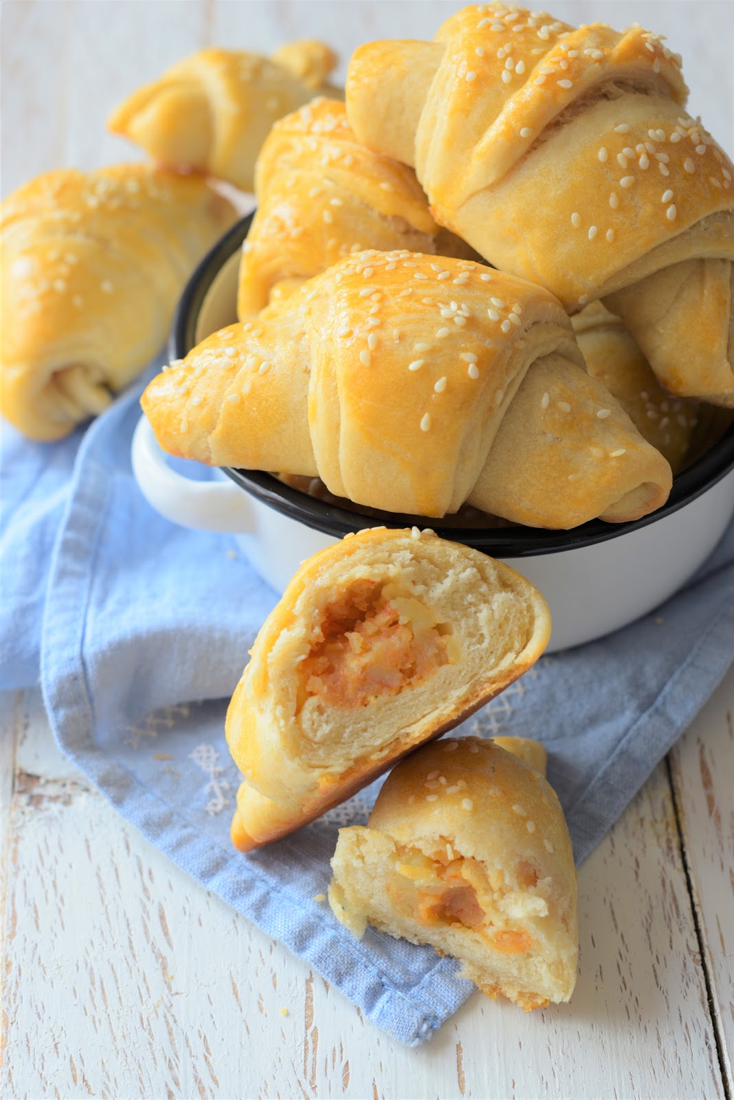 Patatesli Poğaça Tarifi - Türkische Hefe Hörnchen mit Kartoffel ... Patatesli Poğaça Tarifi - Türkische Hefe Hörnchen mit Kartoffel ...