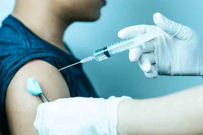 Chief Minister Pinarayi Vijayan has sent a letter to non-BJP chief ministers initiating a concerted effort to resolve the vaccine issue, Thiruvananthapuram, News, Politics, Chief Minister, Pinarayi vijayan, Letter, Health, Health and Fitness, Kerala