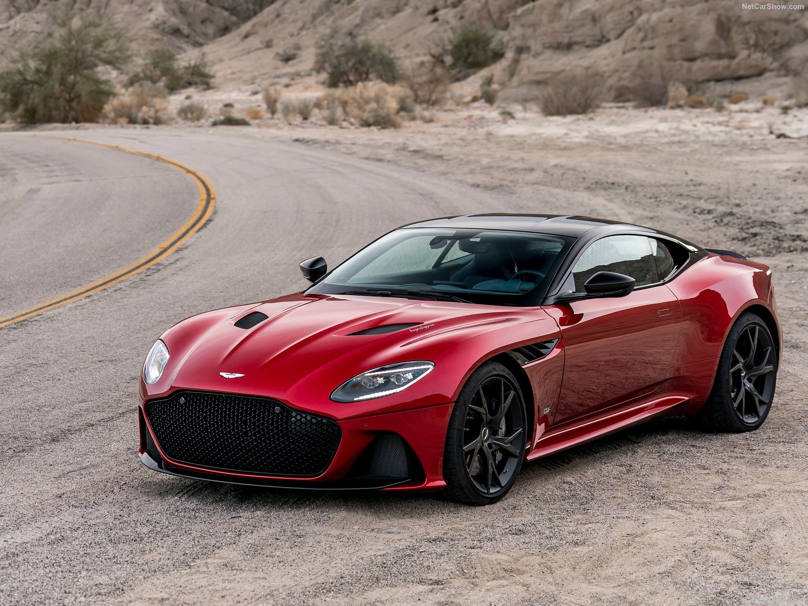 aston martin dbs superlegera: bangkitnya sang legenda yang tertidur