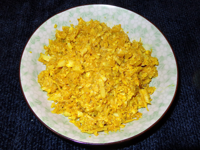 PORTION: 2 INGREDIENTS 3 cups shredded cauliflower 1 tbsp. olive oil 2 garlic cloves, minced ½ tbsp. ginger, minced 1 small onion diced ½ tsp. cumin powder ½ tsp. paprika ½ tsp. turmeric ⅛ tsp. cayenne pepper 1/4 cup water ¼ tsp. salt or to your own taste PREPARATION Heat a frying pan with the oil and sauté onions until transparent. Add the spices and cook for a few seconds. Add cauliflower, water and cook until hot. Do not overcook. Serve the fish with the chermoula sauce on center and cauliflower rice.