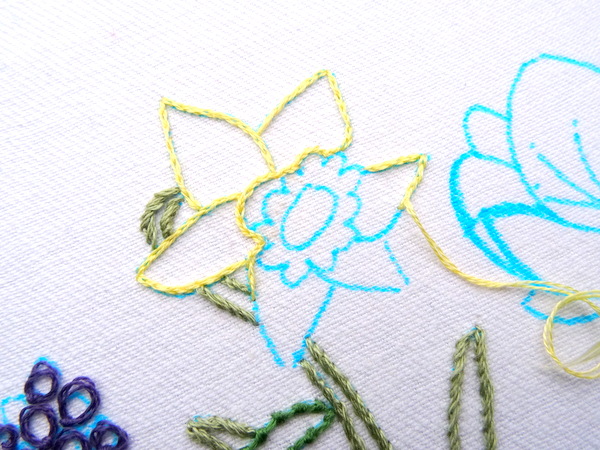 Mẫu thêu hoa thủy tiên - Hình 5