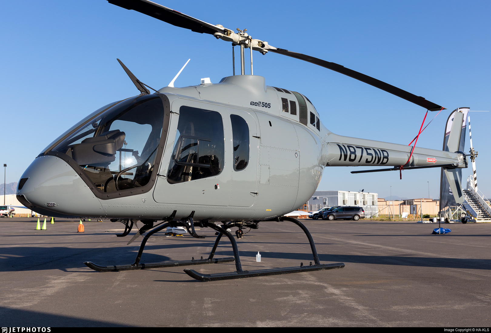 DEFENSE STUDIES Kemhan Berikan Sertifikasi Helikopter Ringan Bell 505