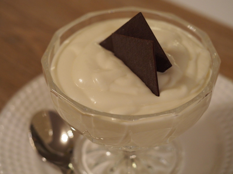 Creme-Pudding mit weißer Schokolade (4 Portionen)