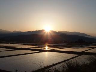烏帽子岳から昇る朝日