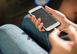 6 Kesalahan Fatal Saat Men-charge Yang Membuat Baterai Smartphone Cepat Rusak