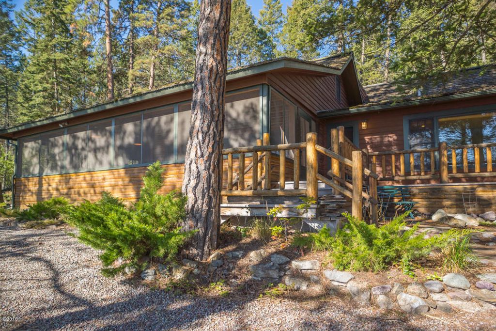 Sweet House Dreams Iowna Vista, 1890 Log Cabin in Lakeside, Montana