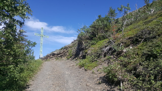 Croix sur le sentier menant au mont Saint-Pierre